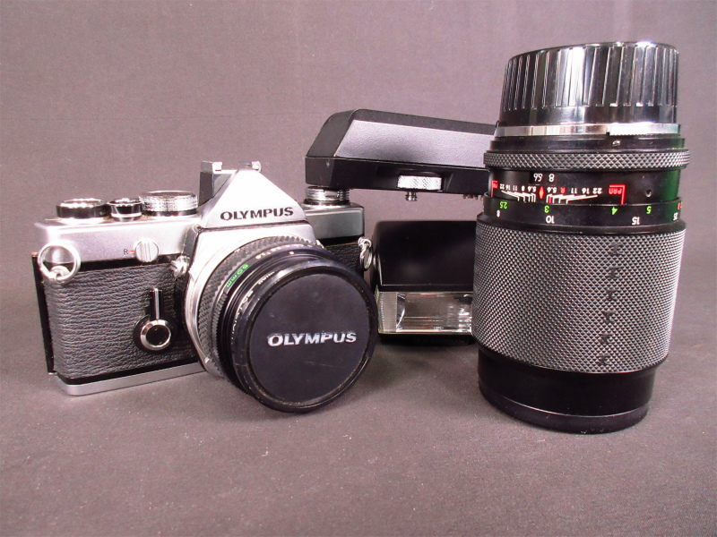 ●カメラ② OLYMPUS オリンパス OM-1 レンズ AUTO-S 1:1.8 F50㎜ ＋SIGMA MULTI-COATED 1:2.8 F135㎜ まとめ売り 一眼レフ