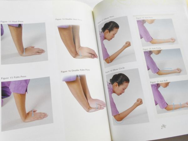 洋書 英語版 タイ古式マッサージ 心と体を癒すThai Massage the