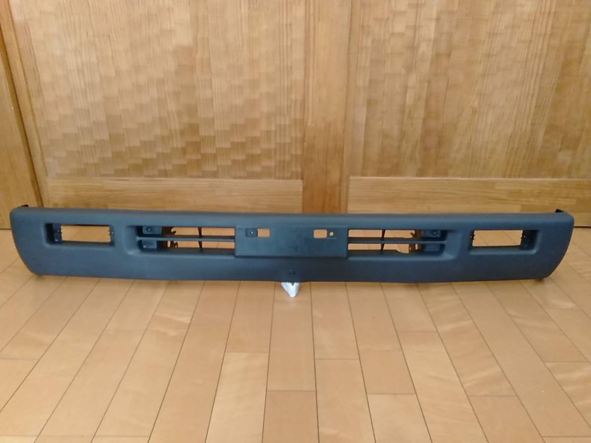 ☆希少☆ダットサントラック D21 後期 フロントバンパー ブラケット付 