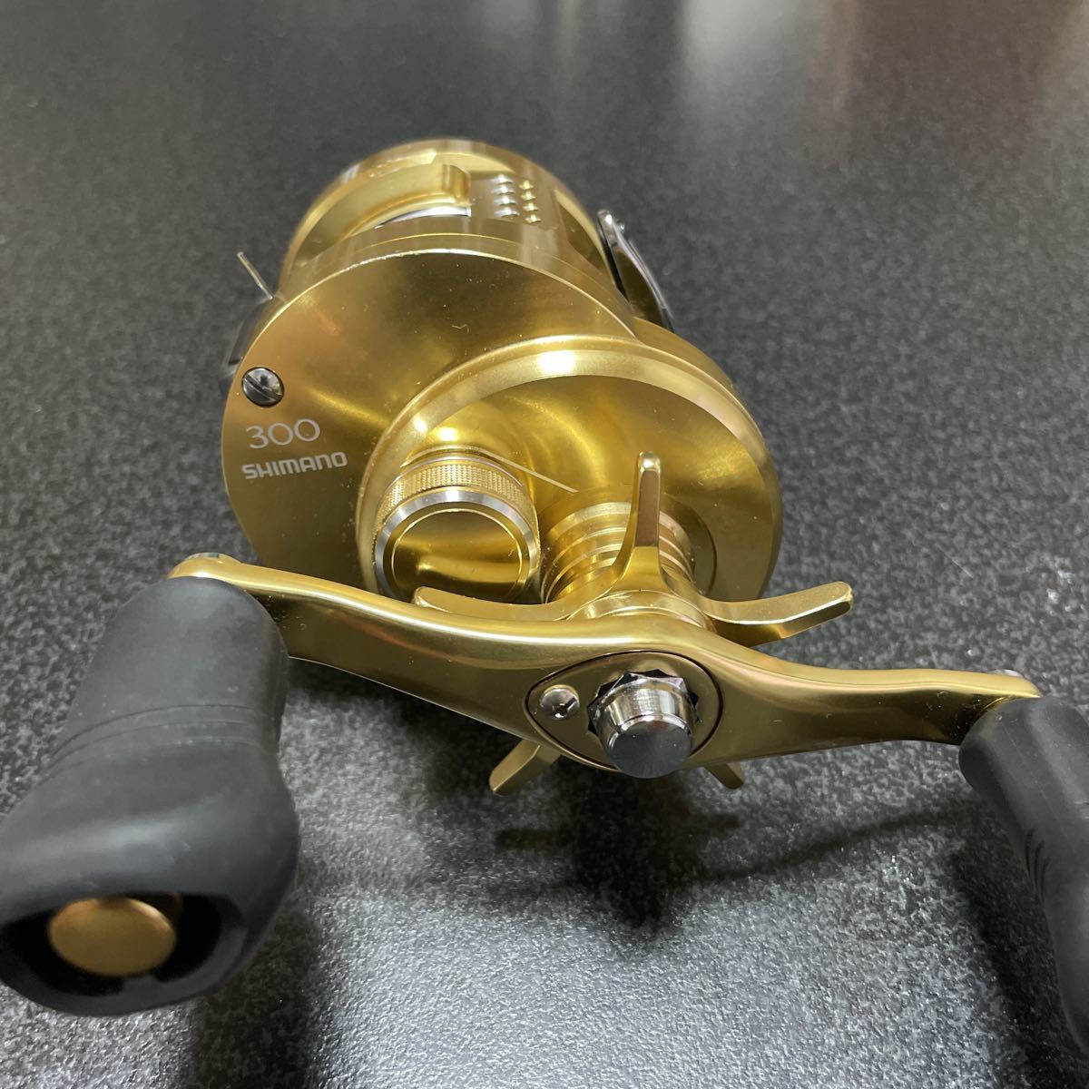 シマノカルカッタコンクエスト 300 | シマノ(SHIMANO) カルカッタ 300