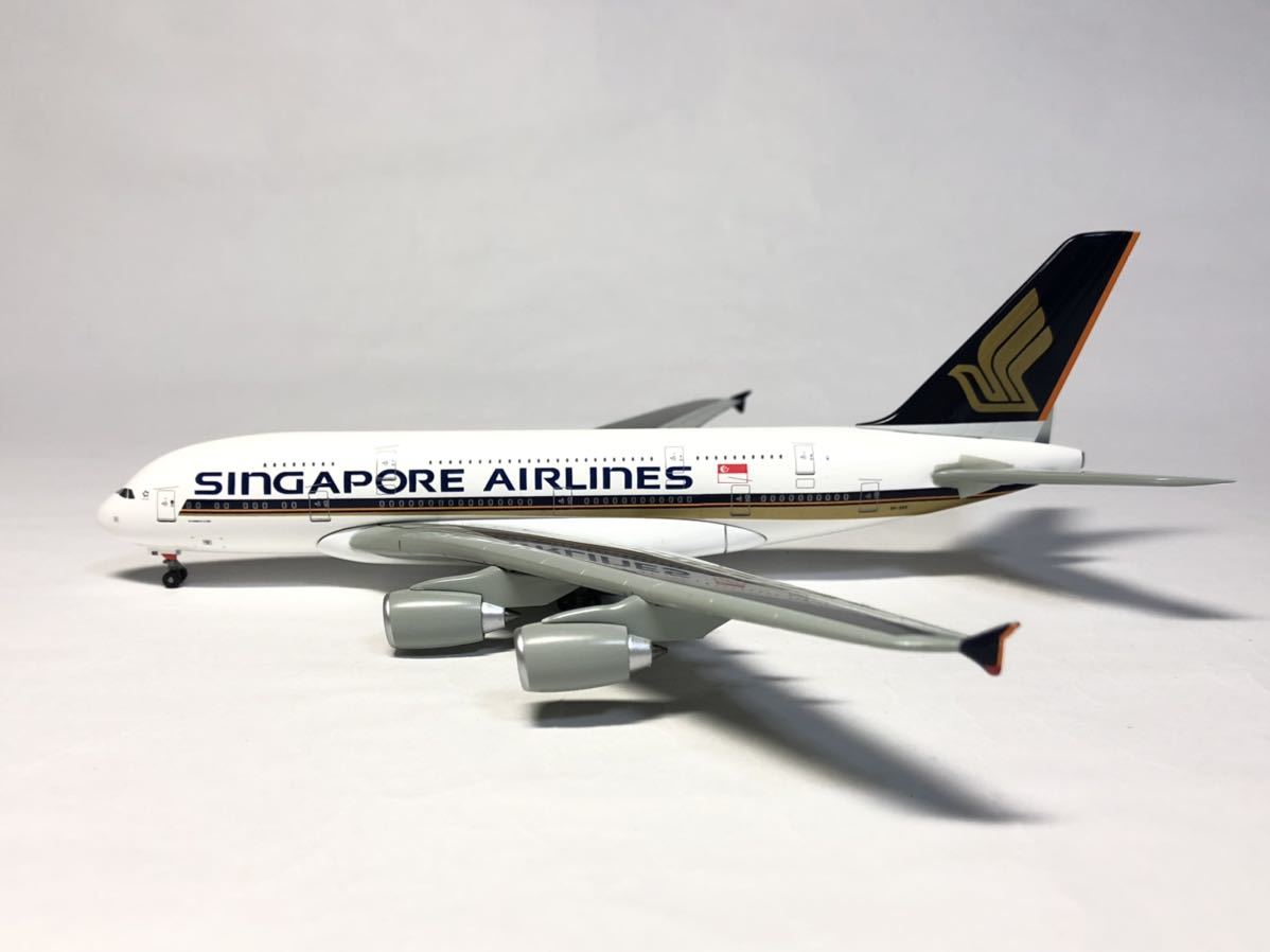 Singapore Airlines 1:400 Phoenix Boeing - NG B747-400 livery 9V