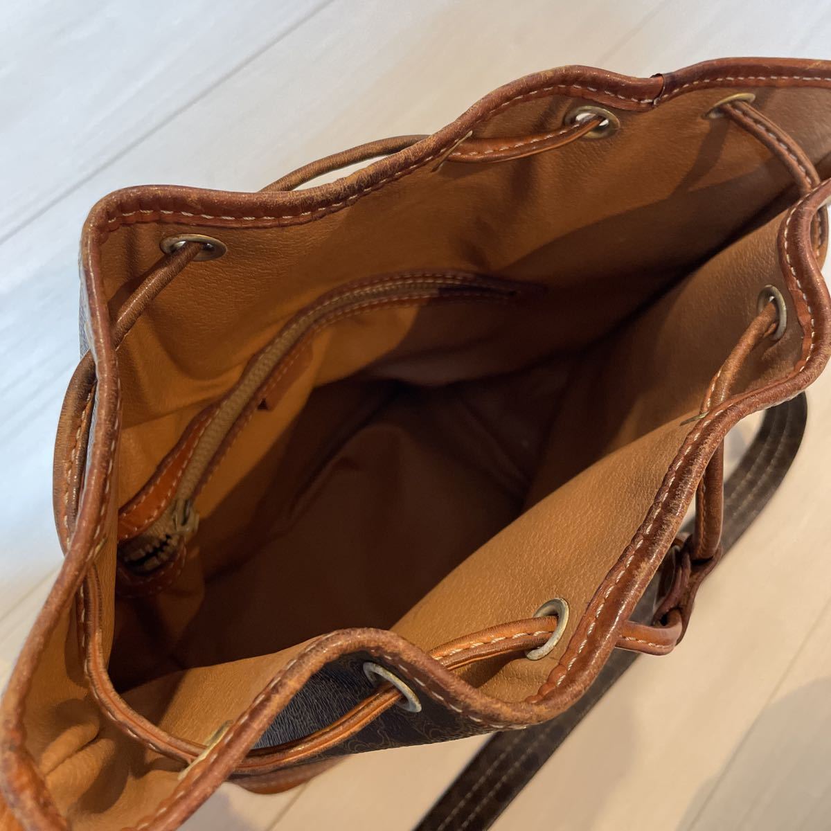 阪166 セリーヌ ショルダーバッグ マカダム柄 巾着型 レザー M90 CELINE(セリーヌ) マカダム柄 巾着 トートバッグ 肩掛け ショルダー