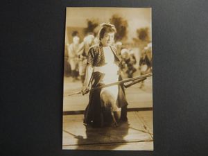 サイン入り 小林千代子 ブロマイド 絵葉書 戦前 昭和 歌手 松竹少女歌劇団 戦前 ブロマイドのYahoo!オークション(旧ヤフオク!)の相場・価格を見る