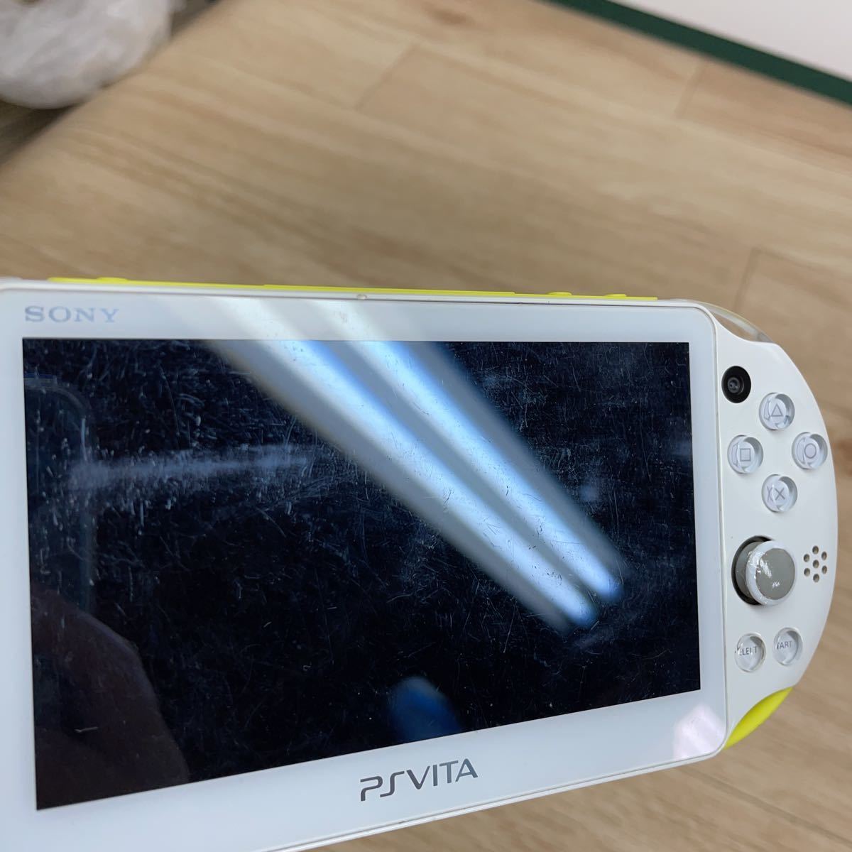 ☆極美品☆ PSVITA ライムグリーン ホワイト 本体 PCH-2000 箱付 楽天 
