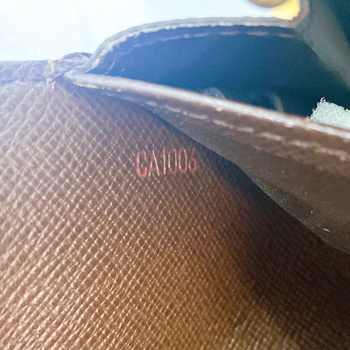 BT217 LOUIS VUITTON ルイ ヴィトン ダミエ ポルトフォイユ・サラ 2つ折ファスナー長財布 箱袋付 中古 Louis Vuitton LOUIS BTS、ルイ・ヴィトンの2021年秋冬メンズ・ファッションショーに VUITTONルイヴィトン『モノグラム レディース