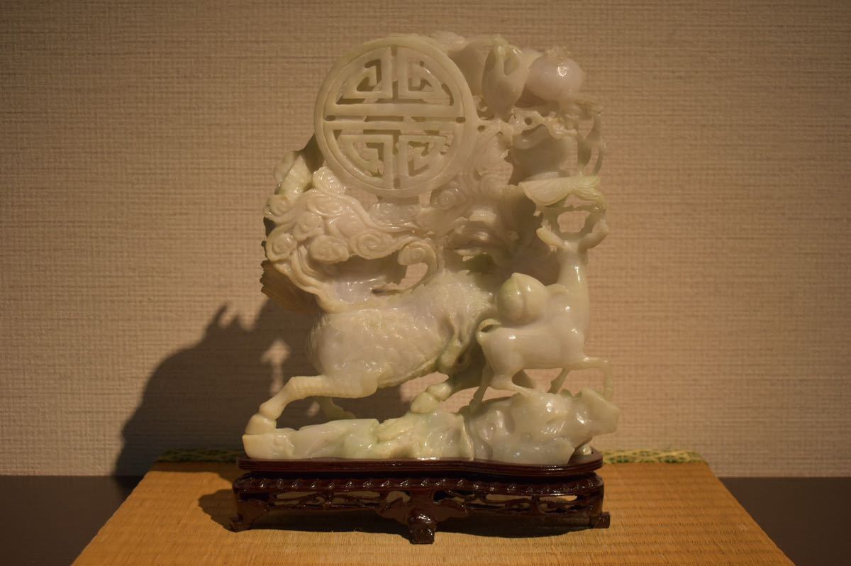 GE】Y1179【東海コレクター所蔵品】時代 翡翠麒麟細密彫刻置物 台付