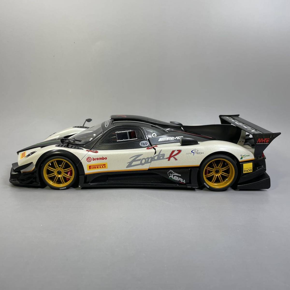 Autoart 1 18 Pagani Zonda R シリアルナンバー付 0714 パガーニ ゾンダ 乗用車 売買されたオークション情報 Yahooの商品情報をアーカイブ公開 オークファン Aucfan Com