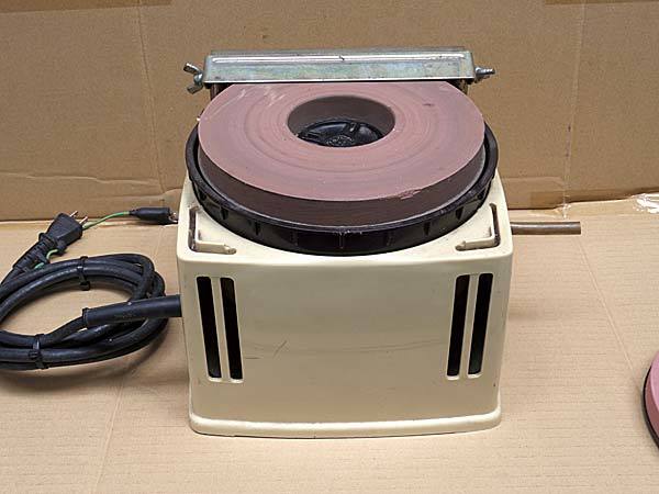 刃物研磨機 マキタ 動作良好 公式通販 領収書 モデル9820 makita 中古 刃物研磨機 マキタ 動作良好 公式通販 領収書 モデル9820 makita 中古