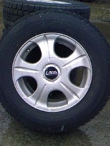 山有り！アルミ付！スタッドレスタイヤ！日産ラルゴ使用 