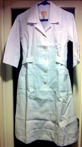 昭和レトロな白衣 ナース服 五分丈 未使用品(介護衣料)｜売買された 