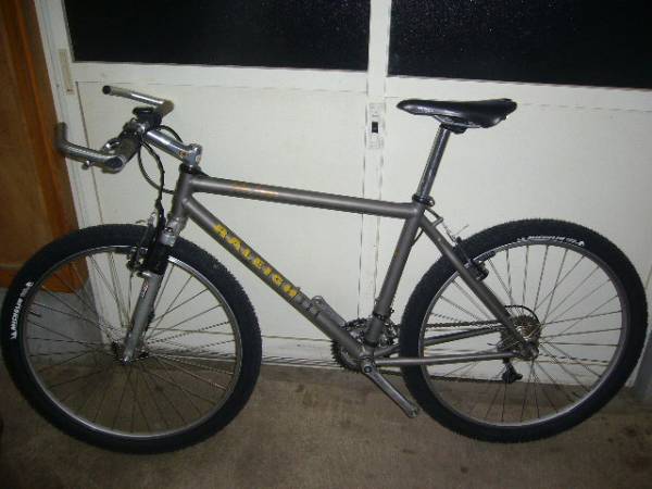チタンフレーム RALEIGH ラレーUSA 新品タイヤ 送料一律3000円(Mサイズ 