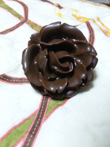 ★髙島屋限定★Q-pot　ローズチョコ　ブローチ型コードリール★_1