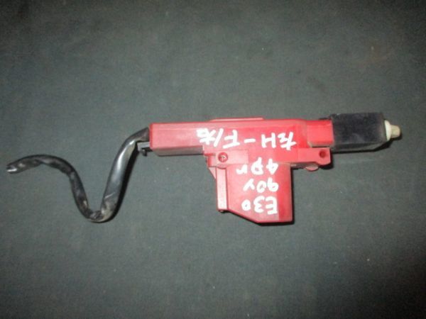 ■BMW E30 フロントドアロック アクチュエーター 右中古 51261373183 部品取あり E23 E24 ラッチ モーター ヒンジ ストッパー キャッチ ■