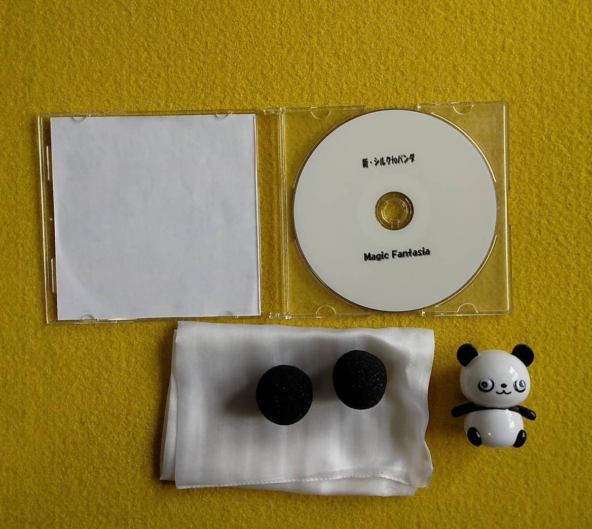 新 シルクtoパンダ 白いシルクと黒いボールを手の中に押し込むと可愛いパンダに変化する 手品 売買されたオークション情報 Yahooの商品情報をアーカイブ公開 オークファン Aucfan Com