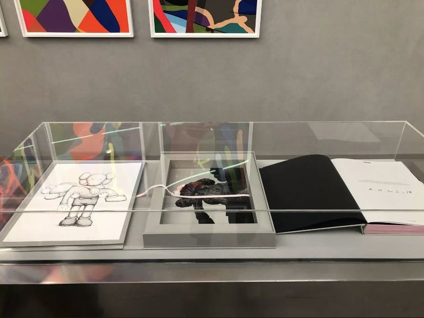 KAWS Gone シルクスクリーン NGV ED750 GONE – | - Book カウズ PRINT