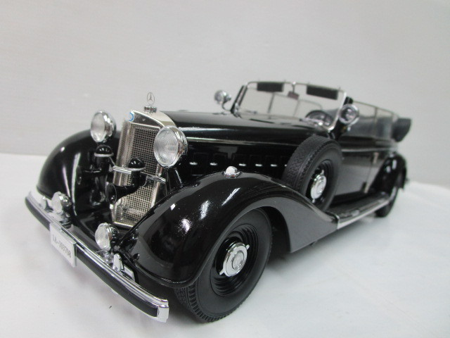 Edition 1⁄18 770K 数字年1938白分シグネチャーモデルとメルセデス