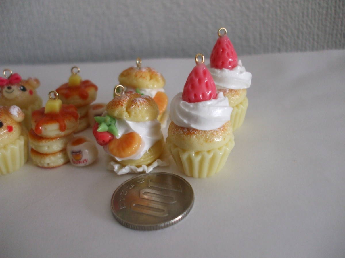 樹脂粘土 ミニチュア デコパーツ スイーツデコ カップケーキ シュークリーム ホットケーキ ８ヶ 完成品 売買されたオークション情報 Yahooの商品情報をアーカイブ公開 オークファン Aucfan Com