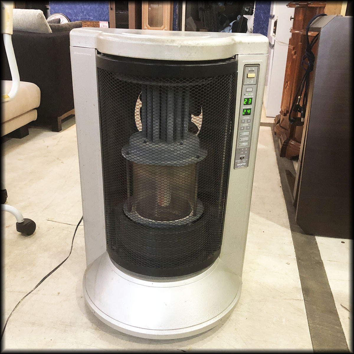 Yahoo!オークション - の落札相場 「sanyo」石油ストーブ (ストーブ