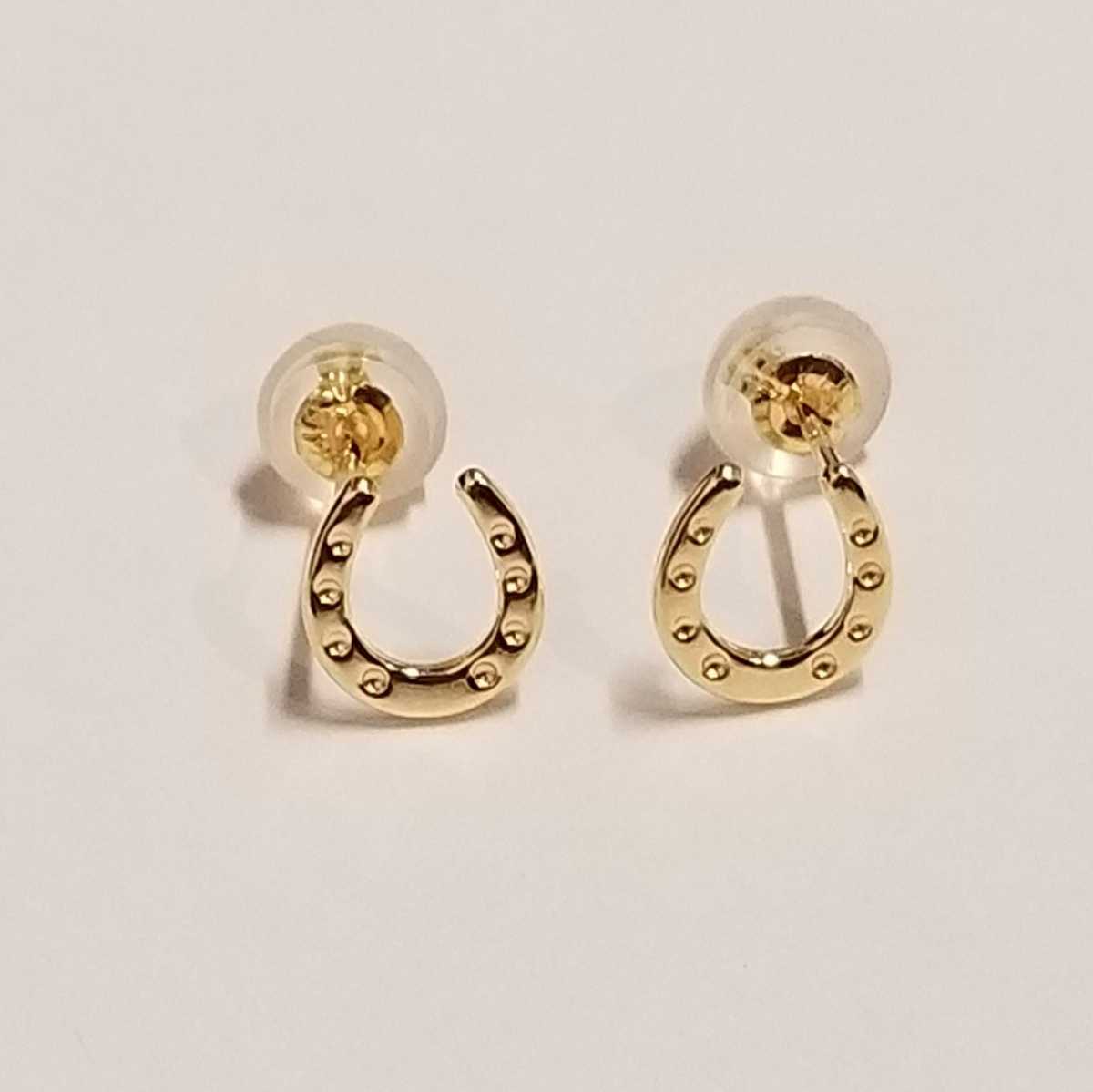 新品　天然石ペリドット　K18馬蹄ピアス　ラッキーアイテム☆ 新品 K18 馬蹄ピアス ラッキーアイテム☆
