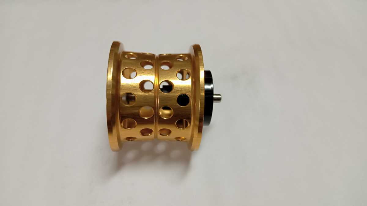 【美品！】キャリル　KTF バーサタイルフィネススプール　34Φ　ゴールド　ダイワ DAIWA スティーズ等に