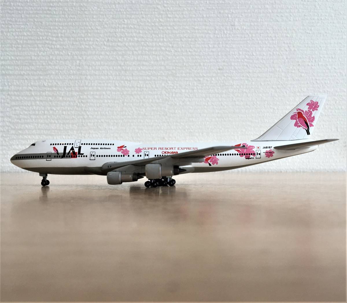 1/400 JAL JAPAN AIR LINES BOEING 747 SUPER RESORT EXPRESS OKINAWA
