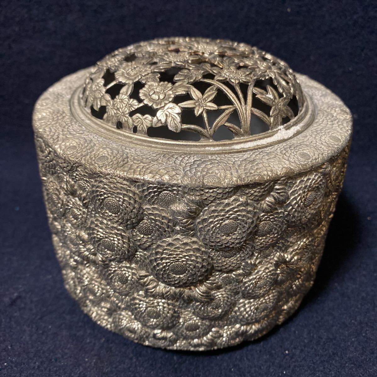 豊富な，本物保証 佐野宏采 造/高岡銅器菊華彫香炉/ 検 骨董/古玩/香道具/香木/沈香/伽羅/茶道具/香合 ゆうパック着払い(一般)｜売買されたオークション情報、yahooの商品情報をアーカイブ公開 - オークファン 一般