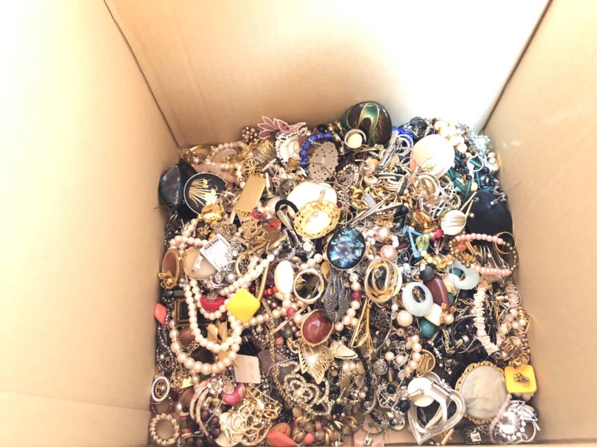 アクセサリー ネックレス 約6kg 色々 イヤリング 等 ブレス 大量 指輪 