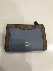 コーチ 財布 シグネチャー 二つ折りのヤフオク の相場 価格を見る ヤフオク のコーチ 財布 シグネチャー 二つ折りのオークション売買情報は140件が掲載されています