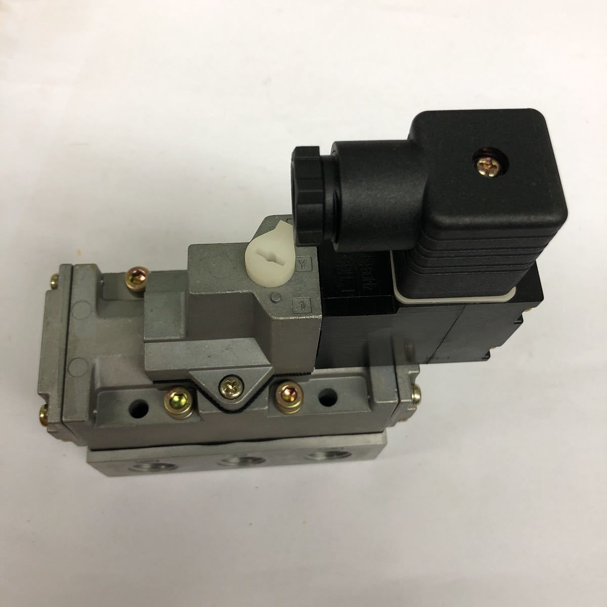 CKD 電磁弁　4F410-10 AC 100V_1