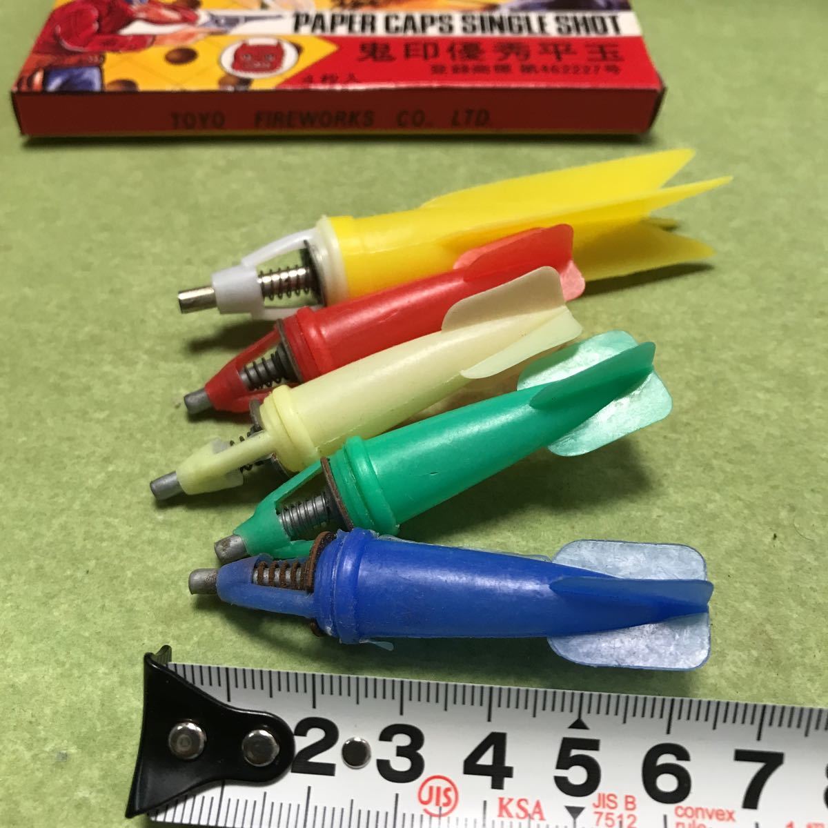 昭和レトロ 駄菓子屋 ロケット弾 キャップ弾 ジャンプ弾 緑 昭和レトロ 赤 青 緑 黄色 平玉火薬 東陽煙火 まとめて トイガン 売買されたオークション情報 Yahooの商品情報をアーカイブ公開 オークファン Aucfan Com