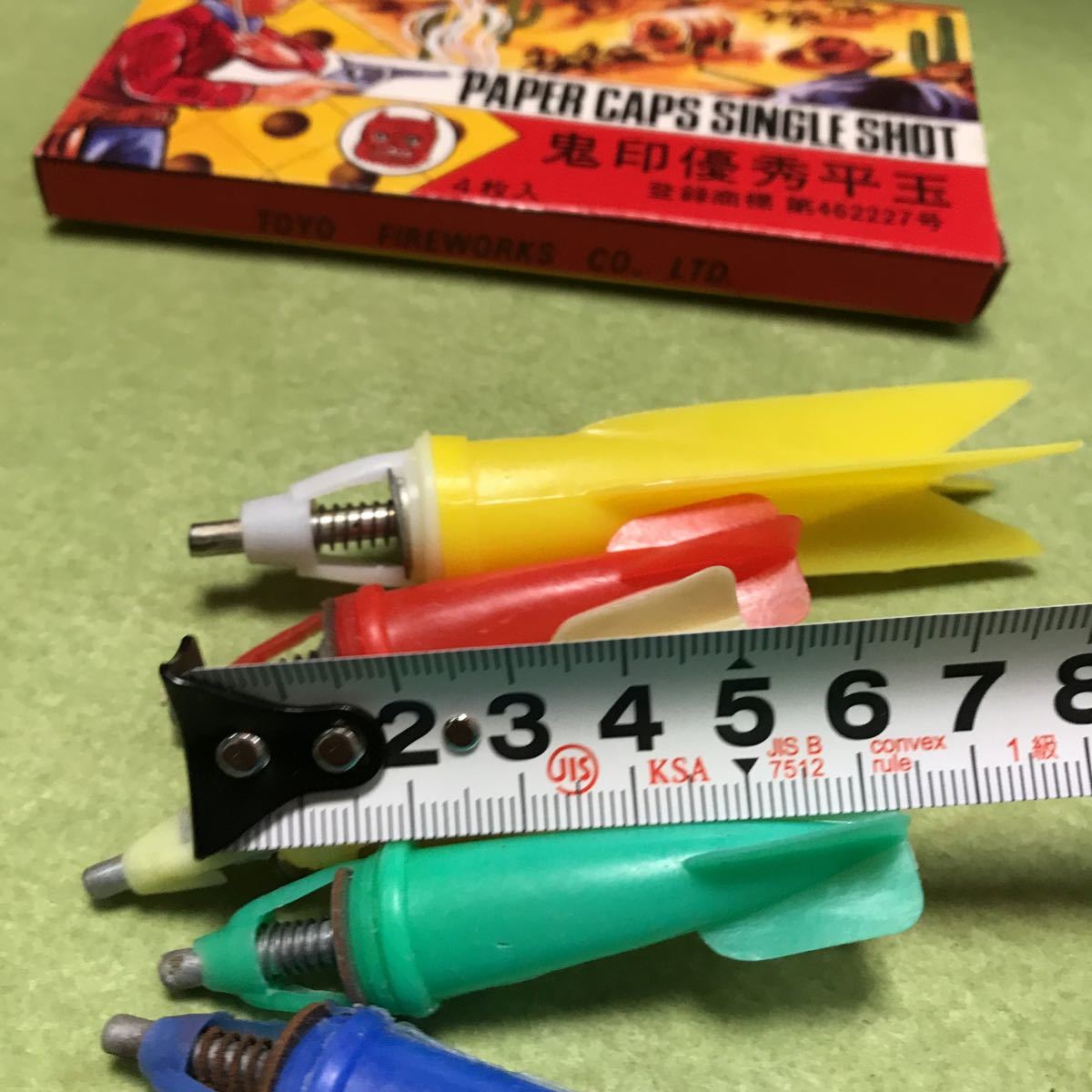 昭和レトロ 駄菓子屋 ロケット弾 キャップ弾 ジャンプ弾 緑 昭和レトロ 赤 青 緑 黄色 平玉火薬 東陽煙火 まとめて トイガン 売買されたオークション情報 Yahooの商品情報をアーカイブ公開 オークファン Aucfan Com
