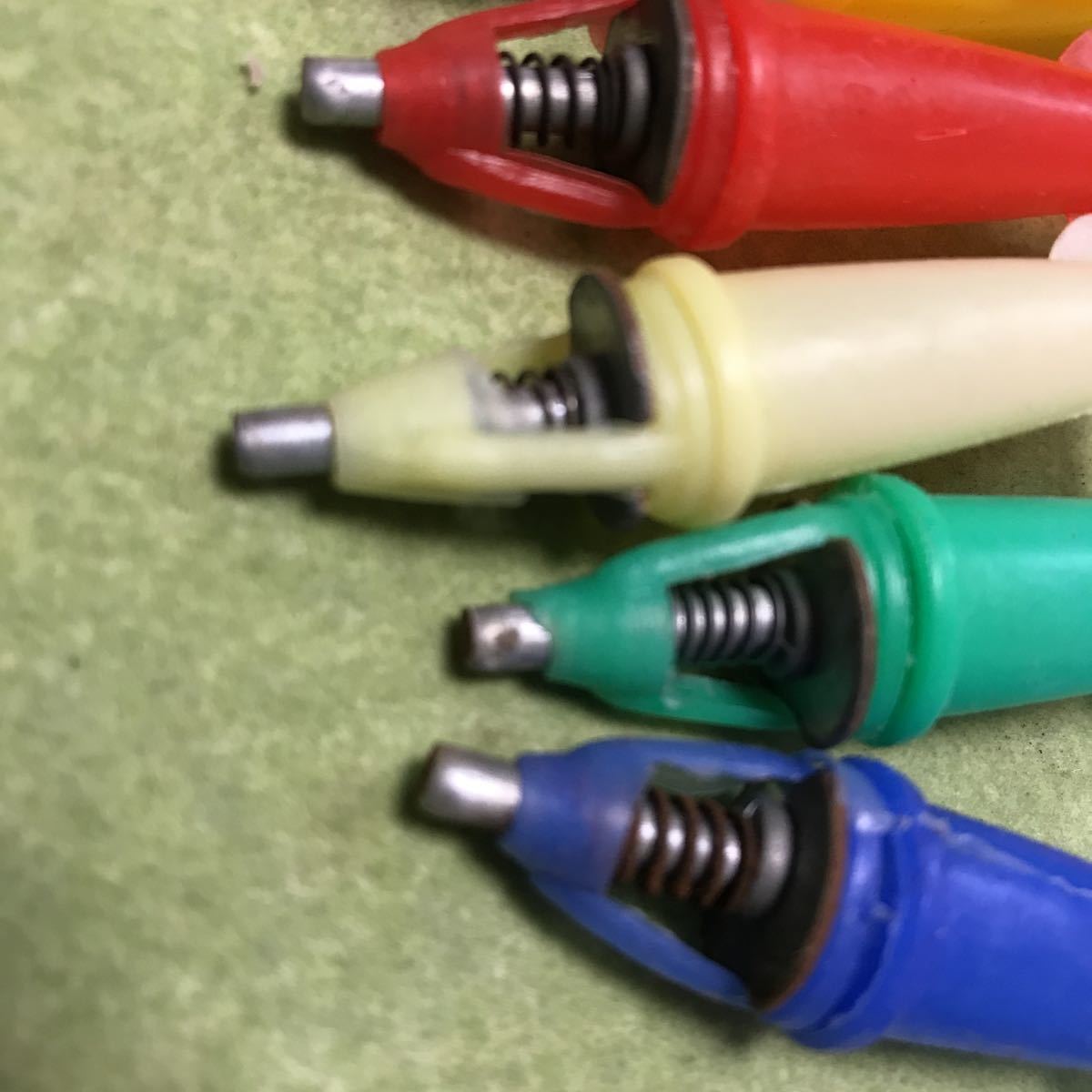 昭和レトロ 駄菓子屋 ロケット弾 キャップ弾 ジャンプ弾 緑 昭和レトロ 赤 青 緑 黄色 平玉火薬 東陽煙火 まとめて トイガン 売買されたオークション情報 Yahooの商品情報をアーカイブ公開 オークファン Aucfan Com