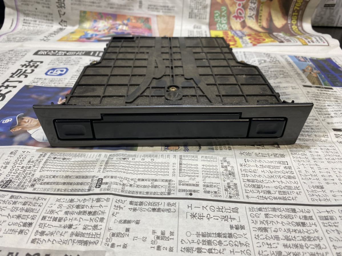 日産純正 ステージアWGNC34 ドリンクホルダー。