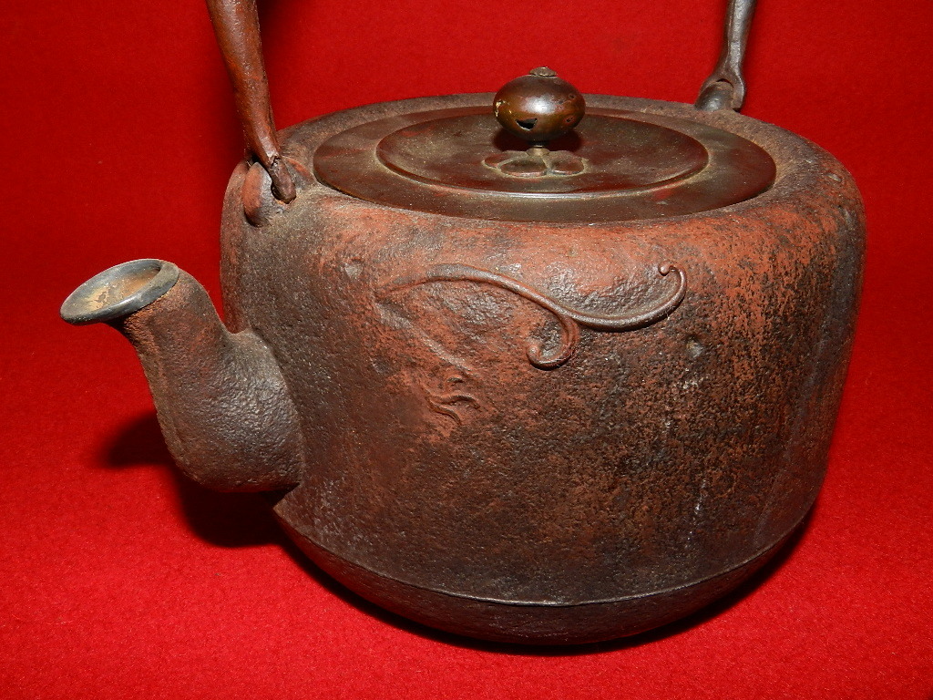 工芸品 鉄急須 和銑 南鐐口 手取釜鉄瓶 □ （瑞龍地紋・粒銀