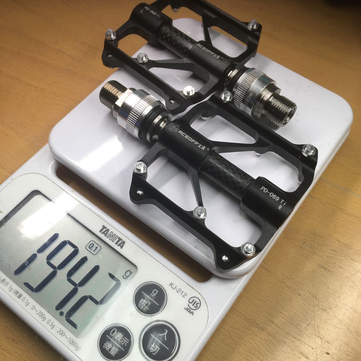 64チタンシャフト 軽量ペダル 両側QR ブラック 193gaceoffix シルバー