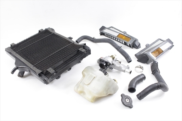 【最新作，豊富な】 V-MAX 57ラジエーター ｝D(冷却装置)｜売買されたオークション情報、yahooの商品情報をアーカイブ公開 - オークファン ヤマハ用