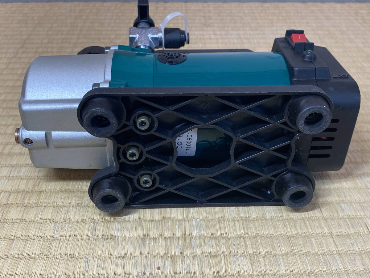 アサダ 18V 1.5CFM-B Asada 充電式真空ポンプ 1.5CFM 充電式真空ポンプ 