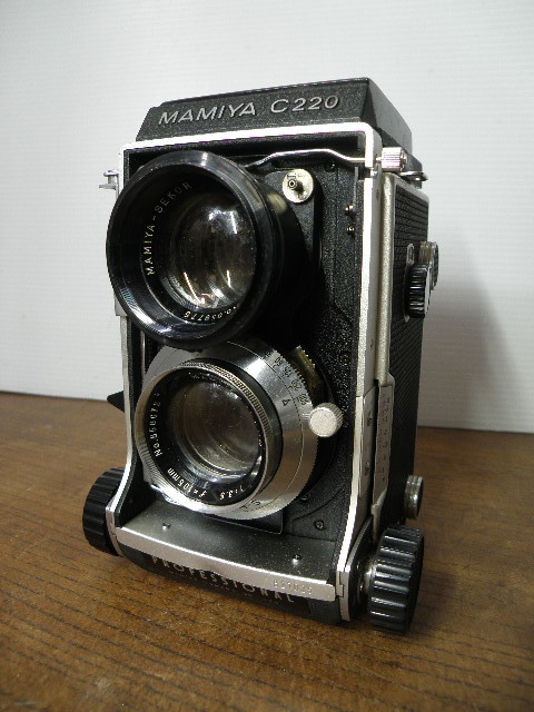 マミヤ Mamiya C220 PROFESSIONAL 二眼レフフィルムカメラ Mamiya C220