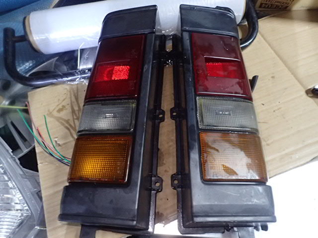 驚きの破格値，新品 旧車 ボンゴ 1983- フォード スペクトロン テールランプ ライト 左右 koito 220-61427(テールライト)｜売買されたオークション情報、yahooの商品情報をアーカイブ公開 - オークファン マツダ用