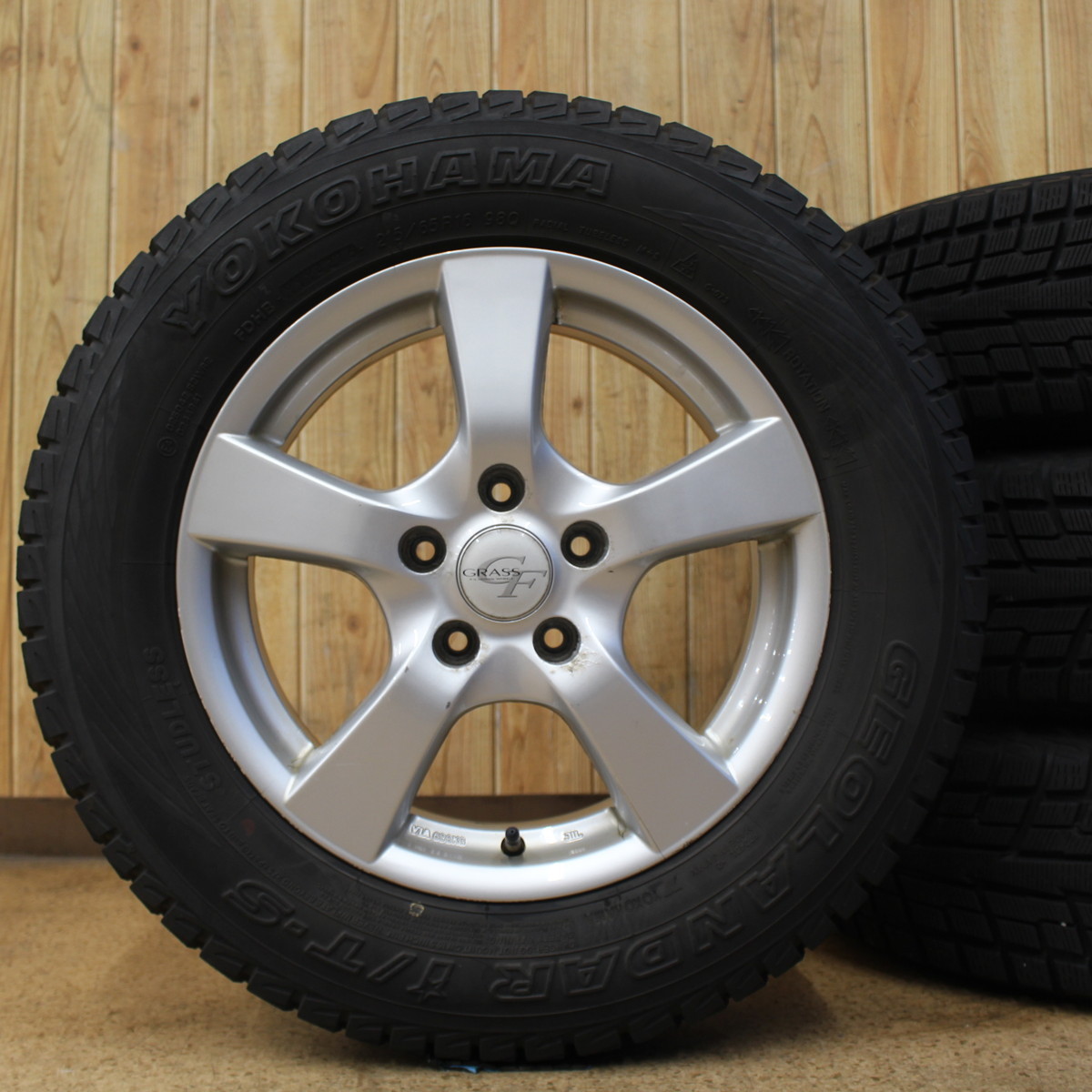 アルファード ヴェルファイア エスティマ エクストレイル等 16インチ ヨコハマ バリ溝 215/65R16 スタッドレス 4本SET