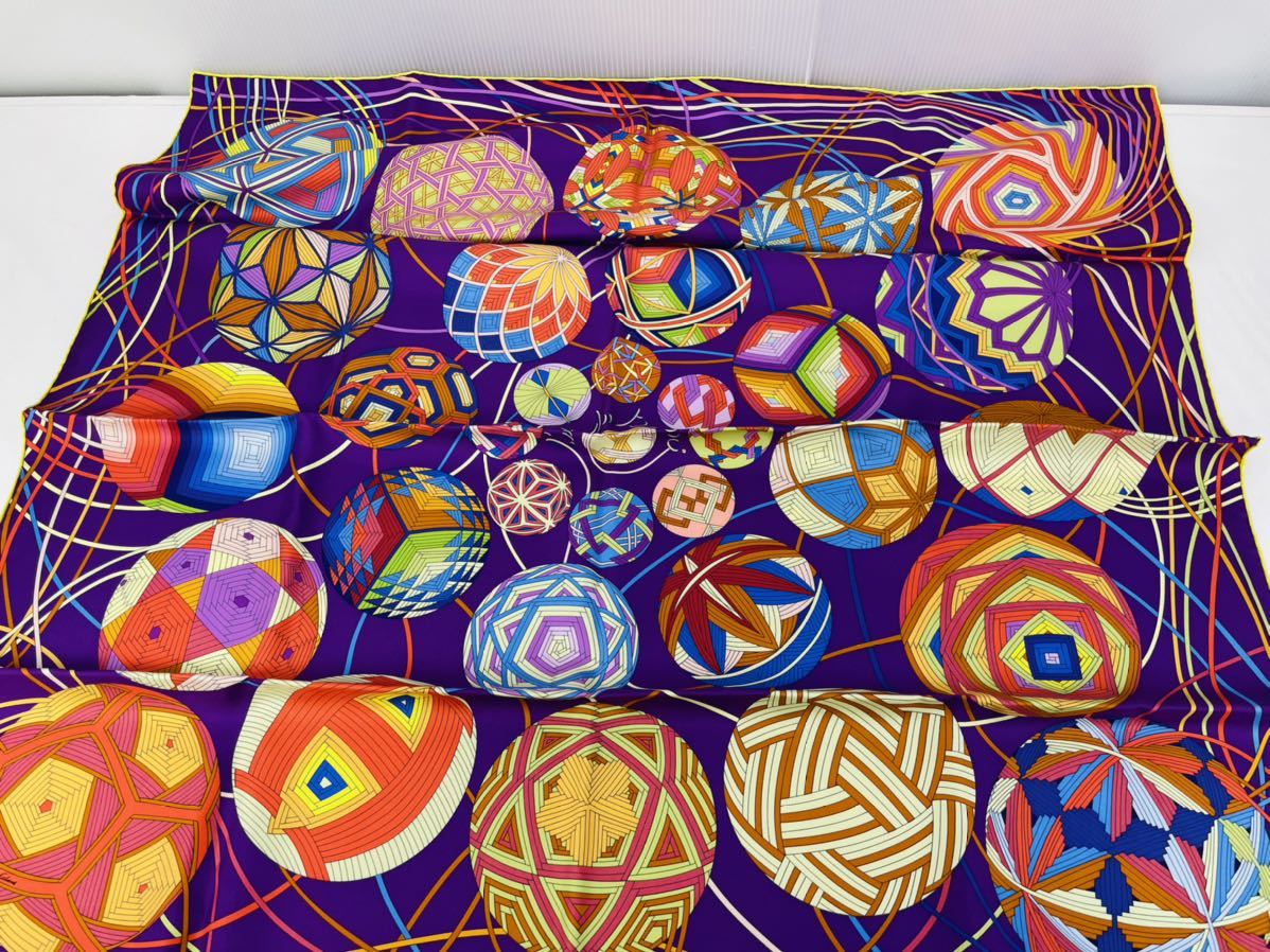 HERMES エルメス シルクスカーフ 約85cm×87cm　 箱付き