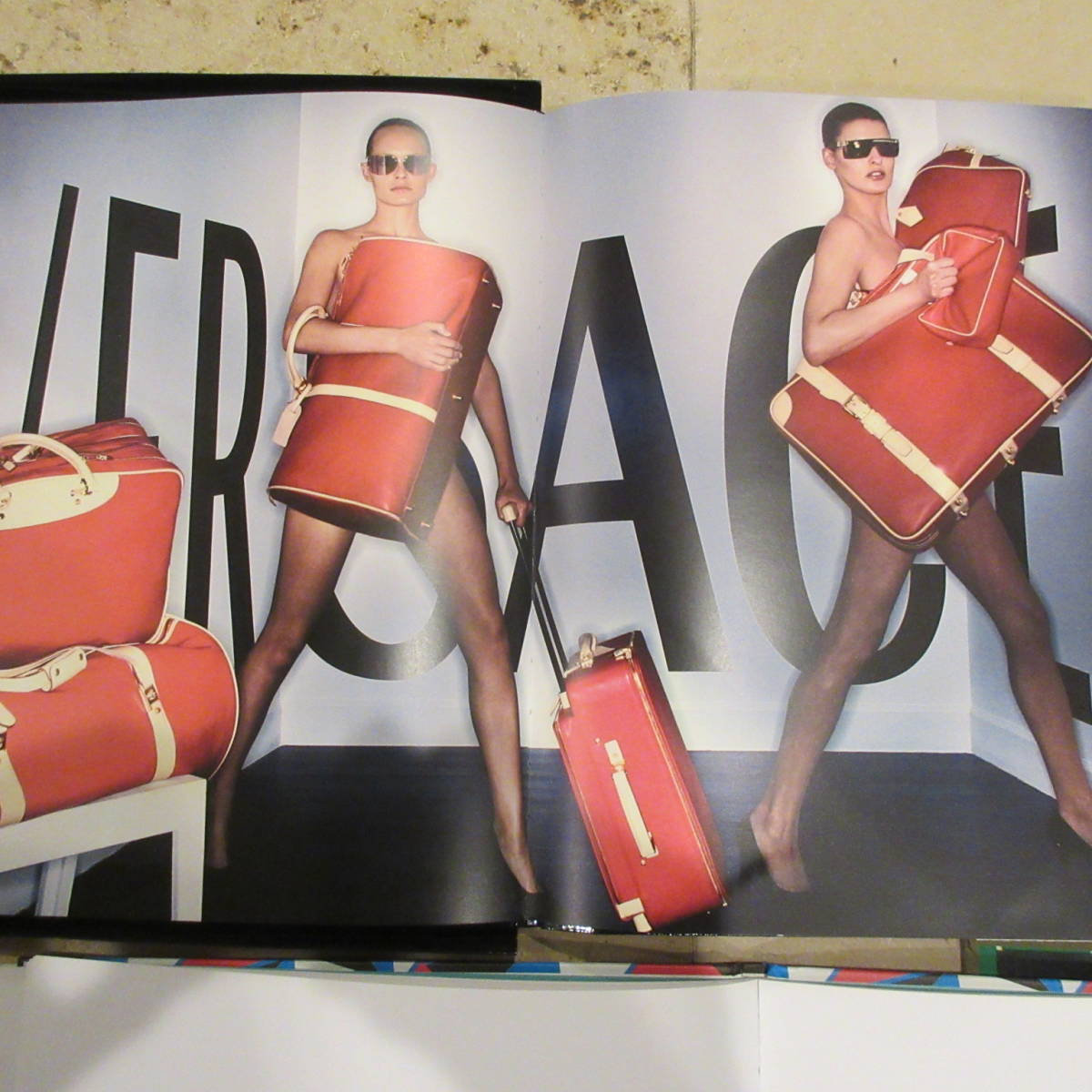 VERSACE 1999 / 2000 ヴェルサーチ　カタログ　写真集 VERSACE 1999 ⁄ 2000 ヴェルサーチ カタログ 写真集 VERSACE 1999