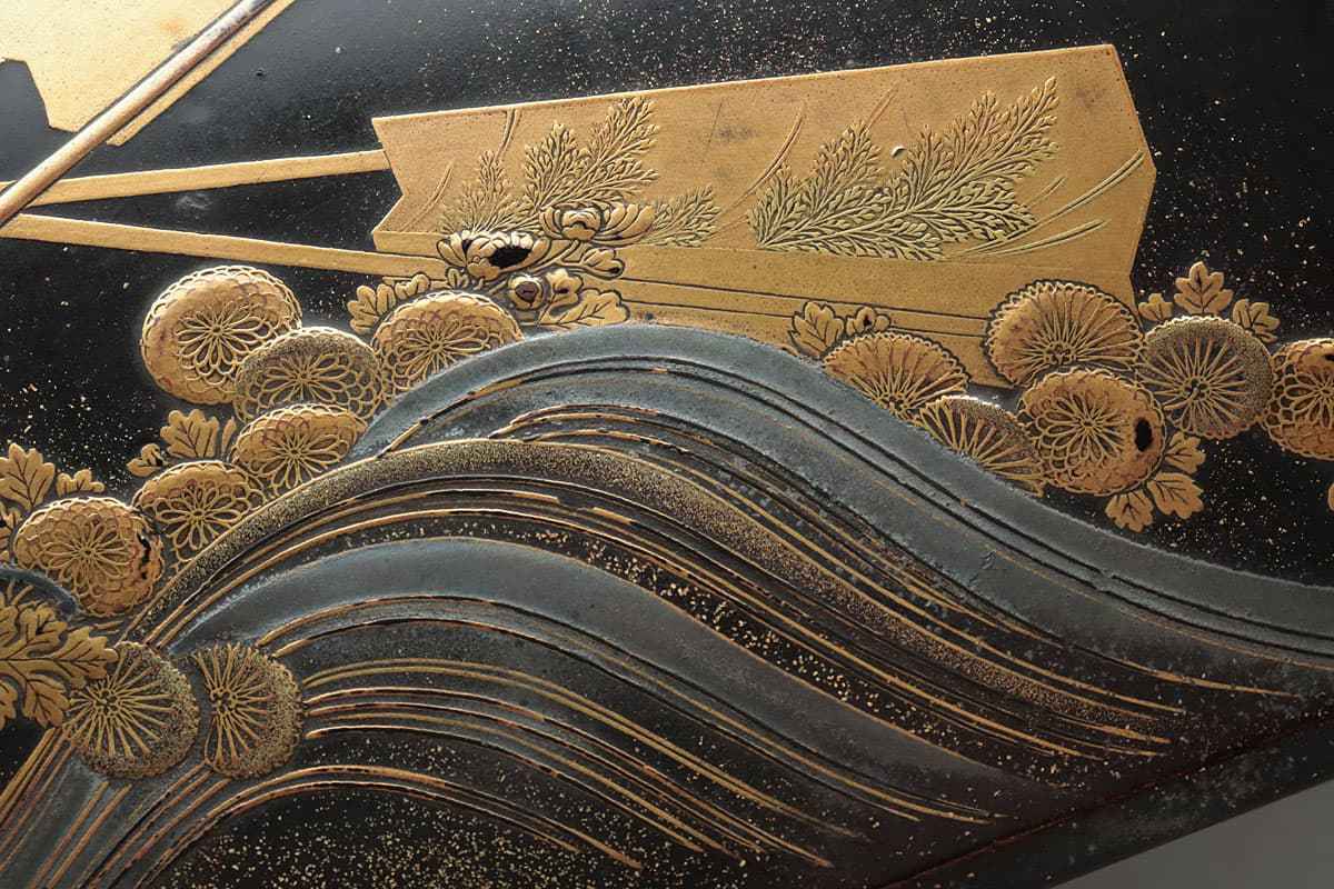 葵紋入り南天蒔絵硯箱 江戸後期 内側、梨地扇面散し蒔絵 漆塗り・木製
