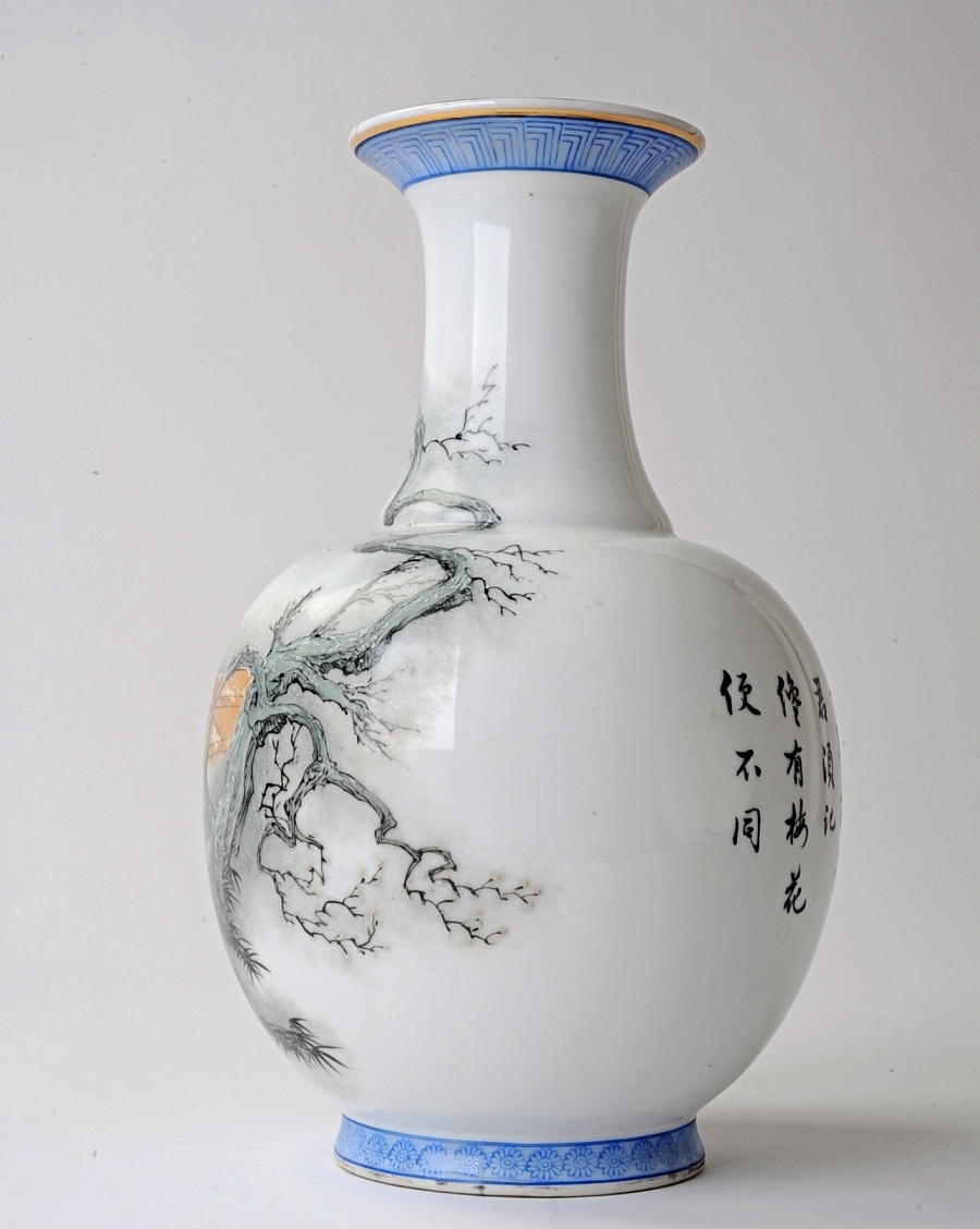 PR139 古い 中国 色絵 三段 花瓶 23cm希少 景徳鎮 希少 花瓶 中国 青白磁 陶磁器 中国陶磁器 手描き花瓶 .: 釉裏