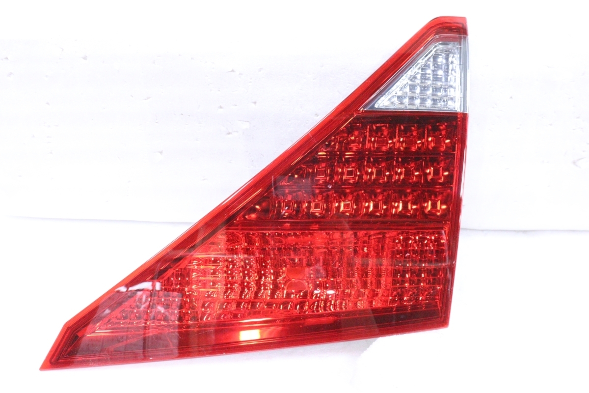 1Y-1328☆美品☆ANH20W アルファード☆右テールライト 内側 KOITO 58