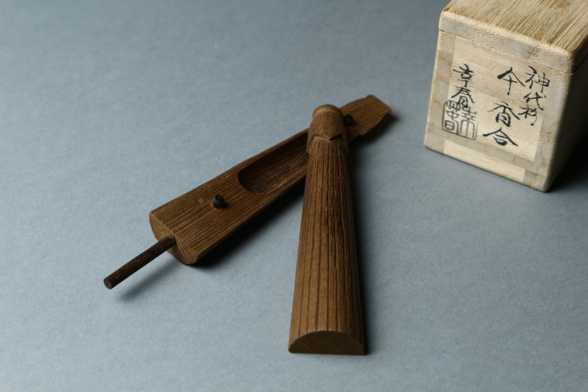 畑幸春 神代杉 傘香合 茶道具 / 蓋物 合子 香道具(香合)｜売買された