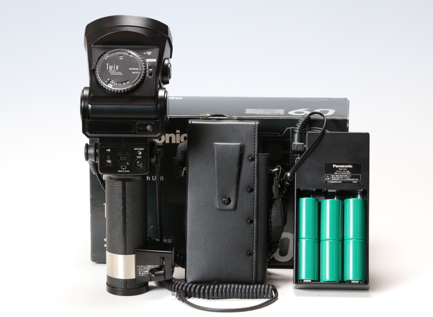 美品 Panasonic パナソニック オートストロボ PE－60SG AC電源 PW-305付 使用感少なめ！ パナソニック オートストロボ Panasonic &frasl; 3830美品☆動作確認OK☆Panasonic ストア