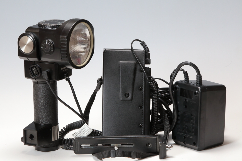 美品 Panasonic パナソニック オートストロボ PE－60SG AC電源 PW-305付 使用感少なめ！ パナソニック オートストロボ Panasonic &frasl; 3830美品☆動作確認OK☆Panasonic ストア