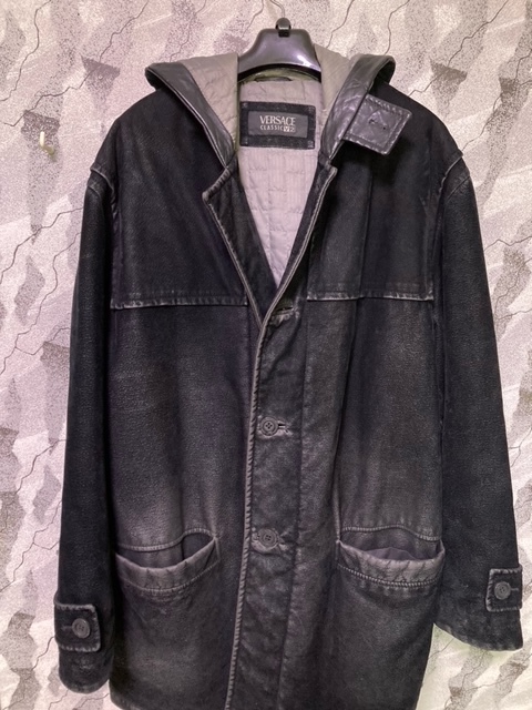 ヴェルサーチェ　スエードコート　VERSACE　CLASSIC　フード付きコート　ブラック