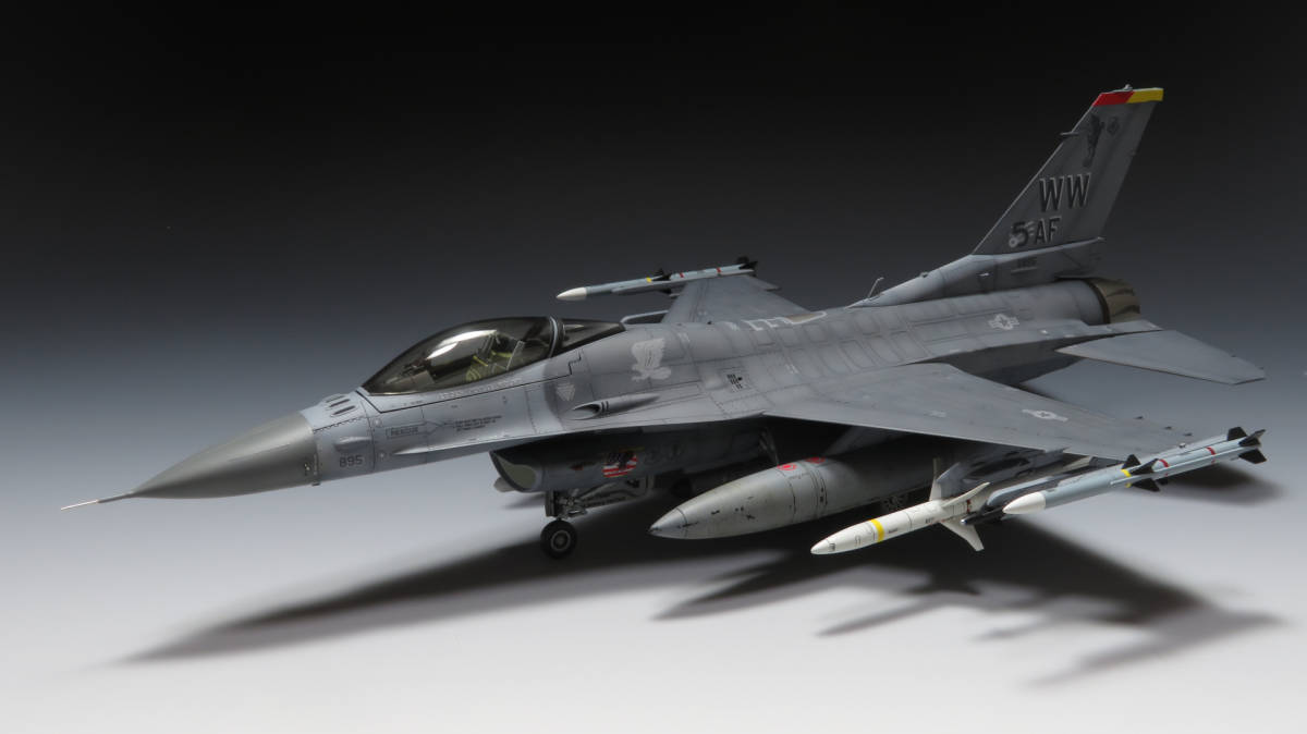 タミヤ　1/48 F-16 ファイティングファルコン　完成品 タミヤ 1/48 F-16CJ ファイティングファルコン 完成品 【公式通販】